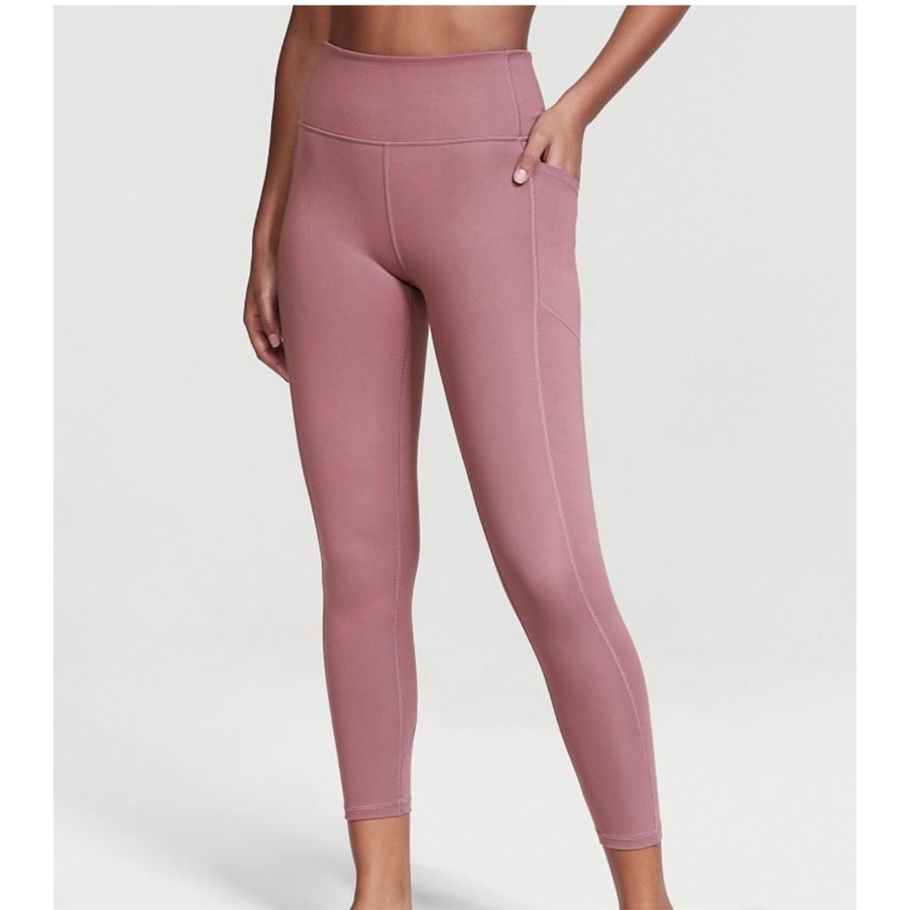 VICTORIA'S SECRET
Essential Pocket Legging size 4 or XS/S